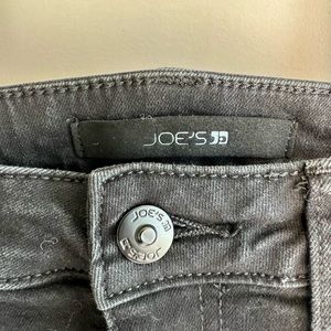 Joe’s black skinny Jean.